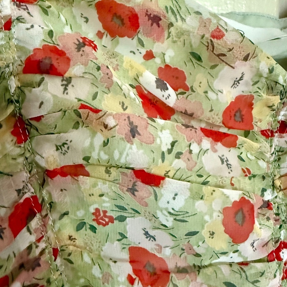 ASTR The Label Floral Tenley Ruched‎ Top Short Puff Sleeves Size Medium - Picture 5 of 12